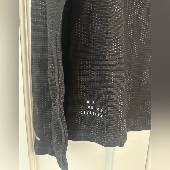 Nike Pinnacle Running Division Men’s Water Repellent 1/2 Zip NWT - Picture 7 of 9